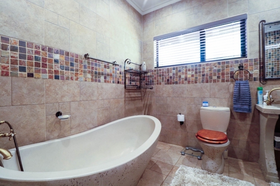 5 Bedroom Property for Sale in Protea Park North West